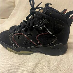 Jordan’s boys size 5